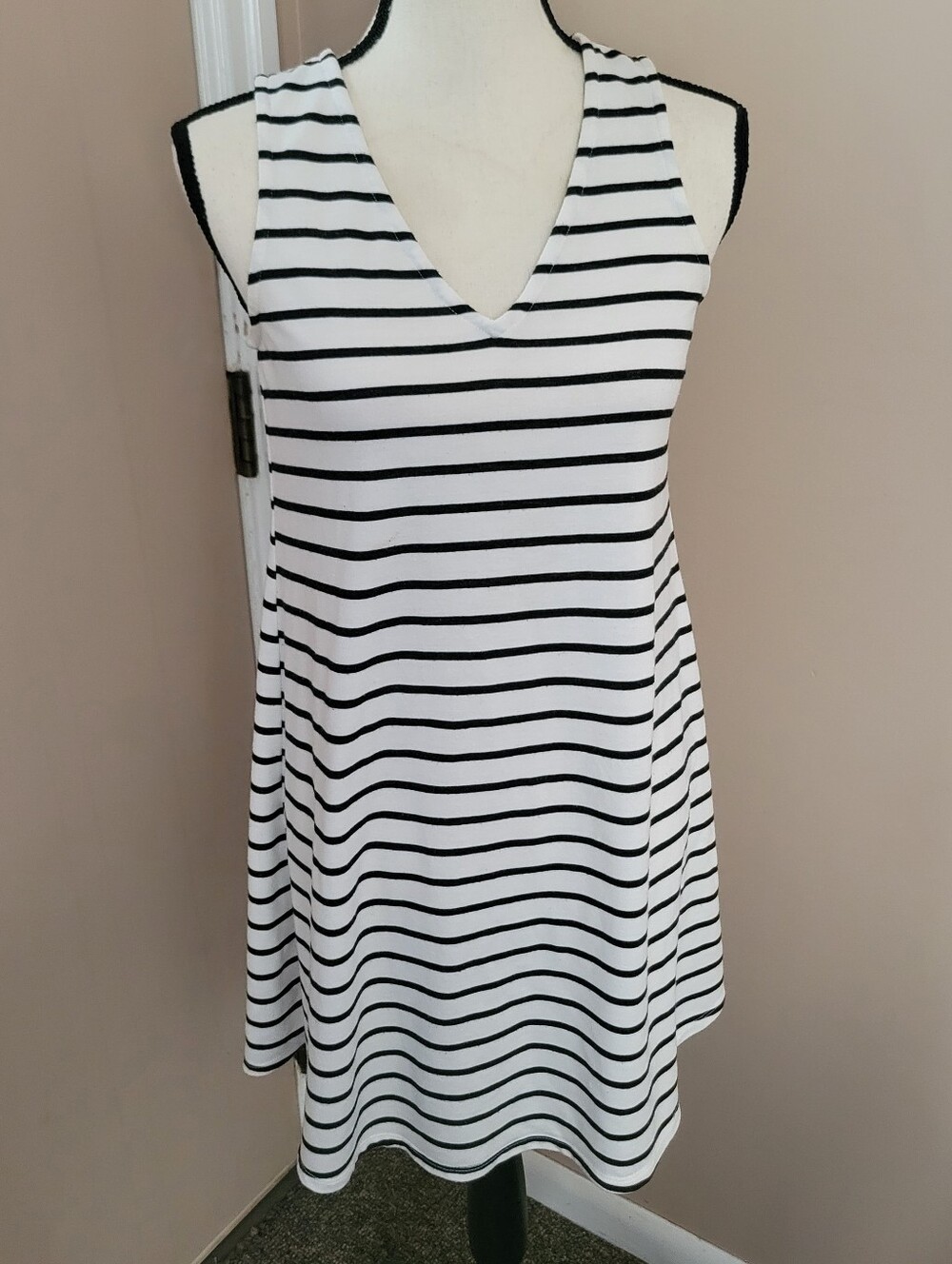 🛑Sleeveless V-Neck Striped Tank Dress in White and Black